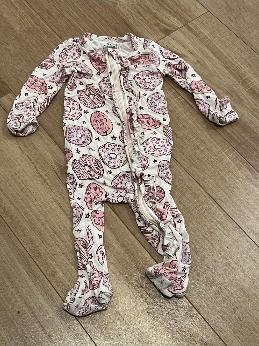 Caden Lane Ruffle Donut footie Sleeper 3-6 months